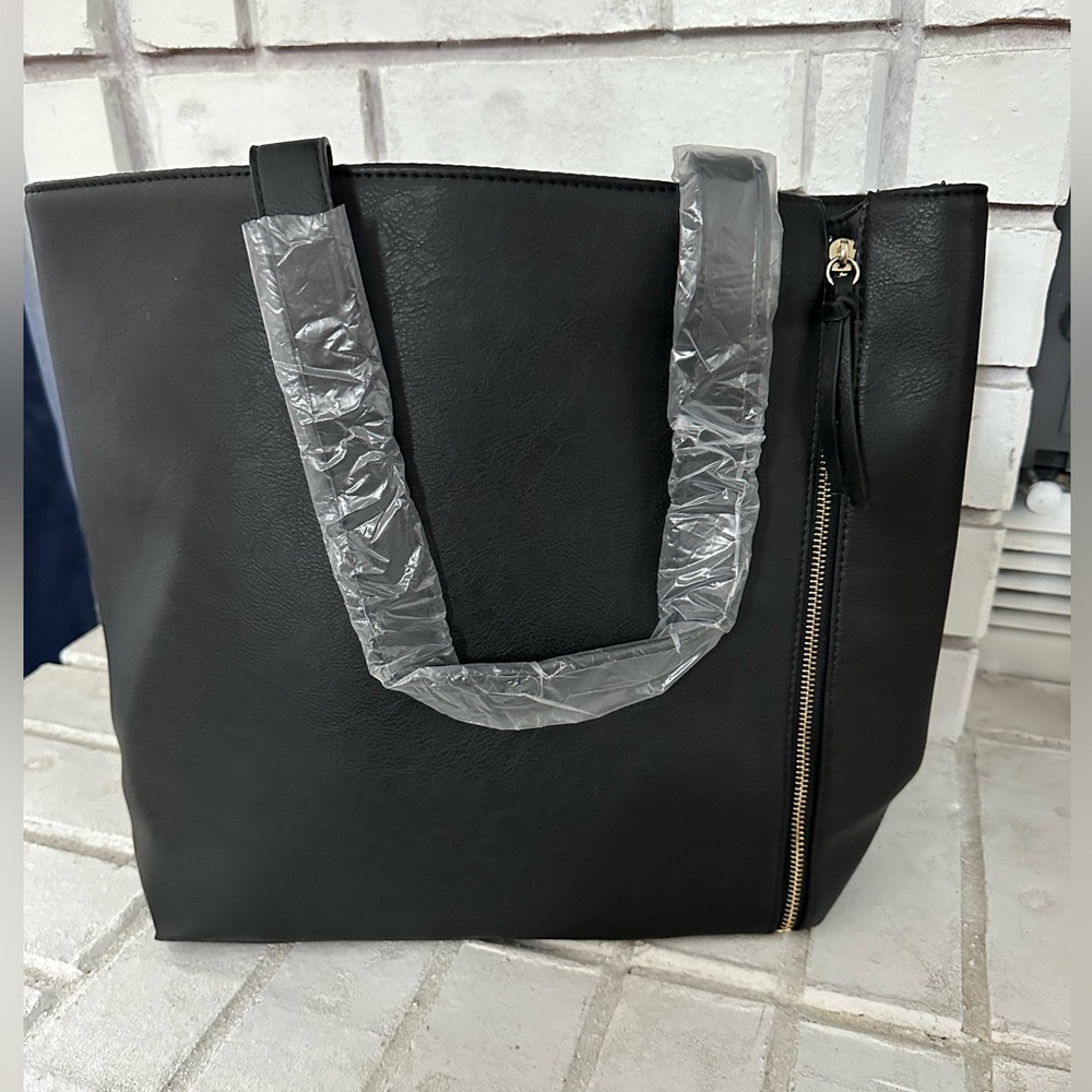 NWOT Neiman Marcus Leather Zipper Tote